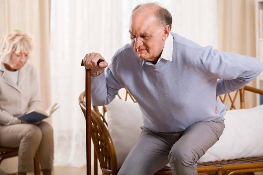 older man lower back problems kidneys